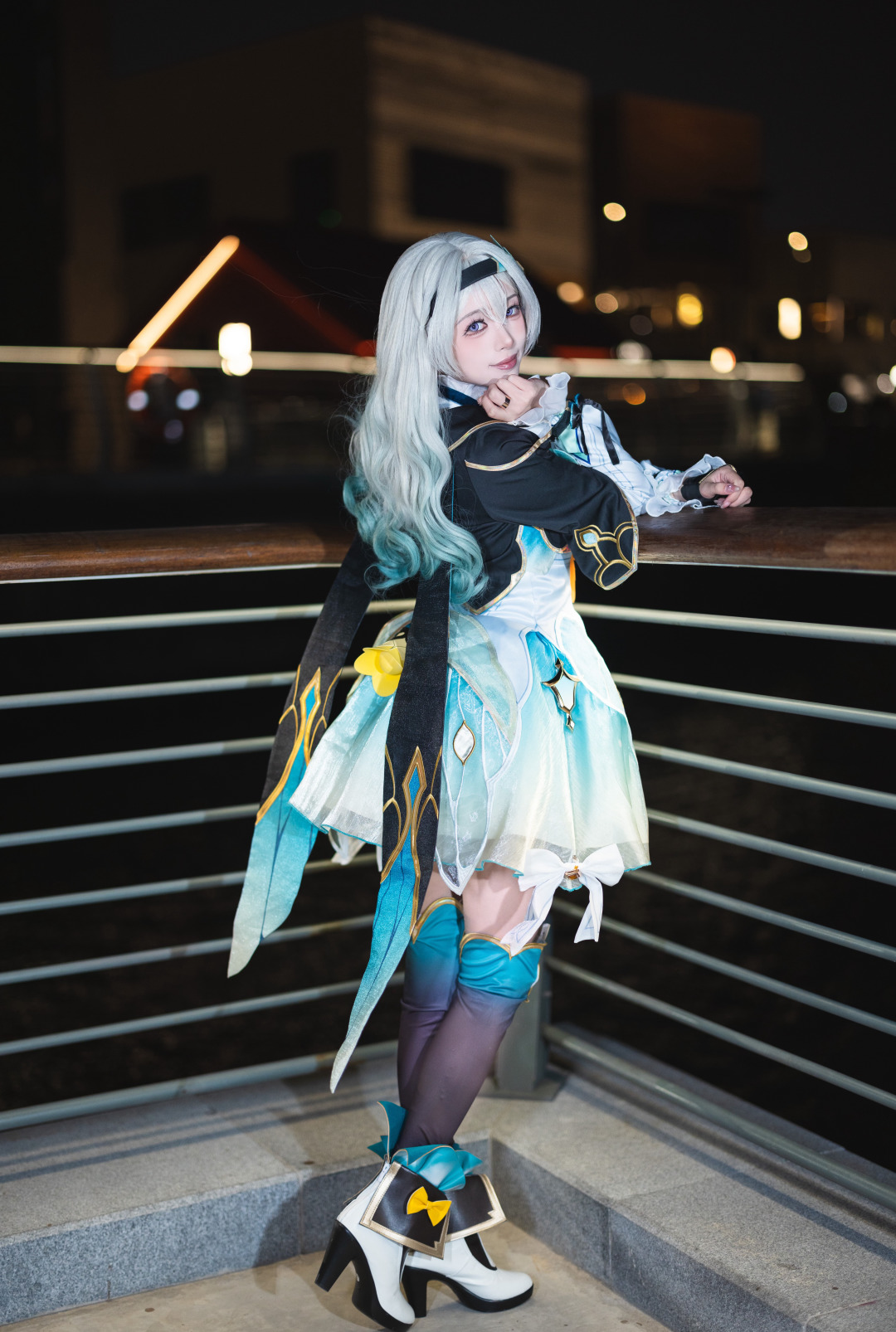 星穹铁道流萤COSER美图:开拓者,来和你的“小女友”流萤约会吧~