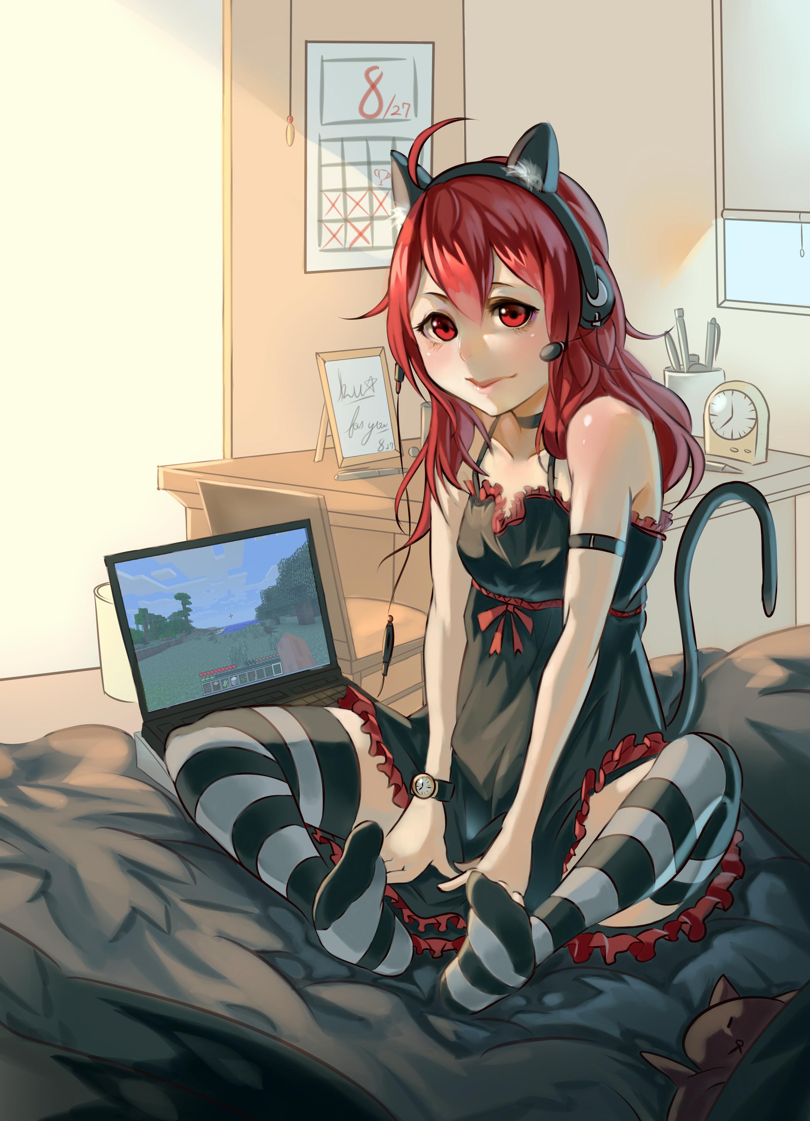 玩电脑女孩子少女