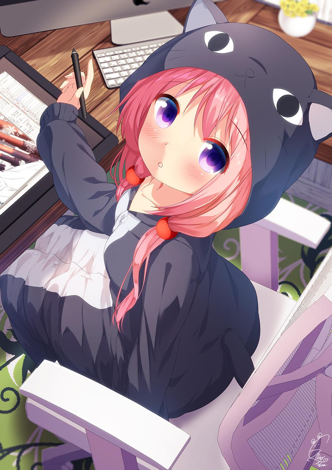 休息日去她家，发现房间里的衣服都是旧的。插画图片壁纸