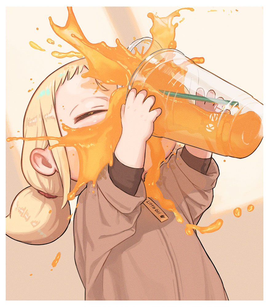 喝橘子汁的样子