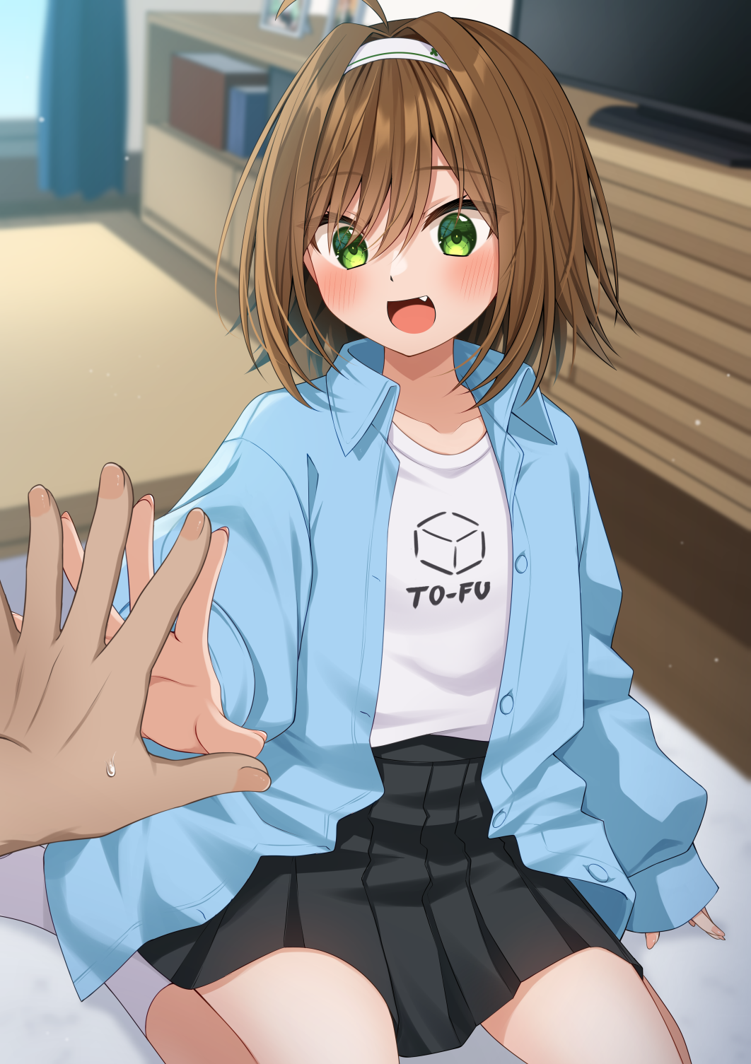 「センパイの手 大きいですね！」