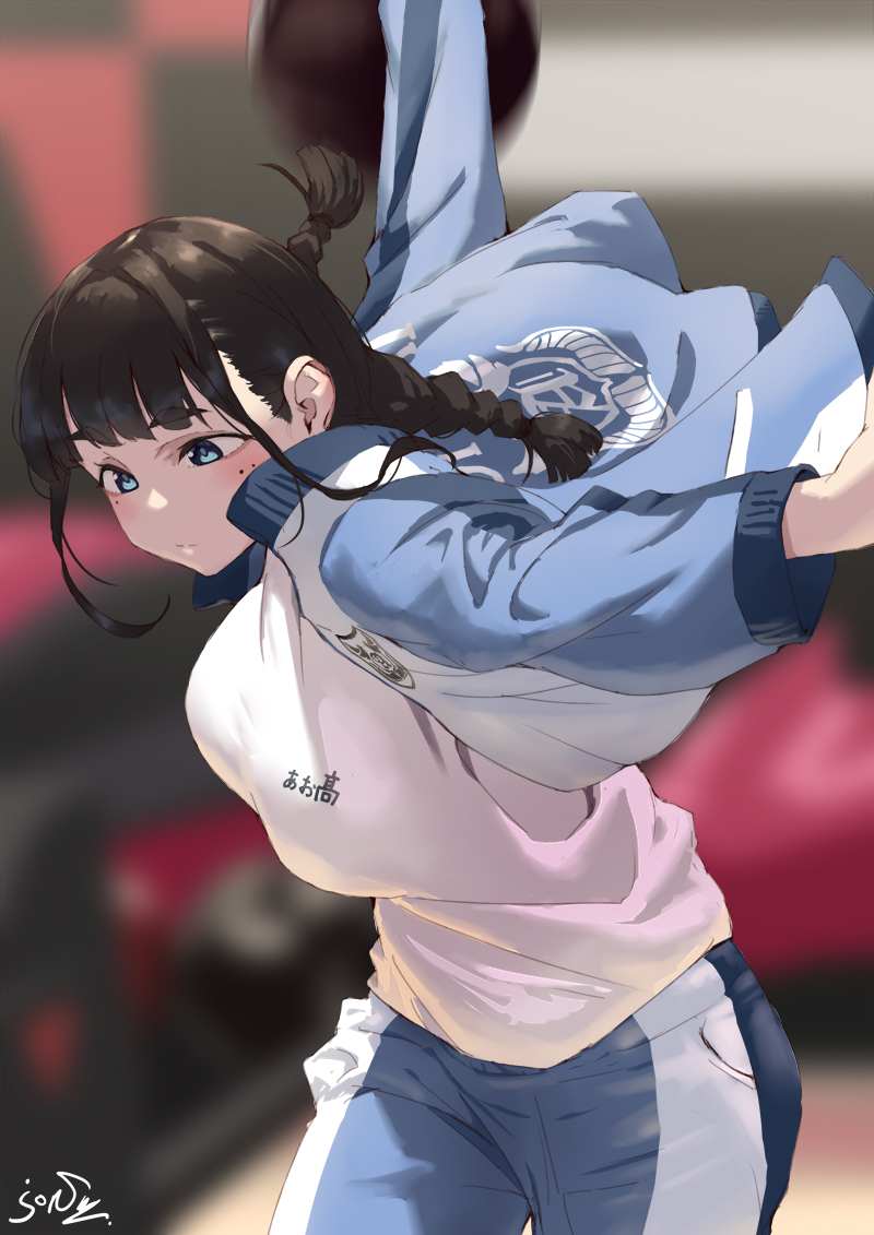 投げ方に迫力があるボウリング女子头像同人高清图