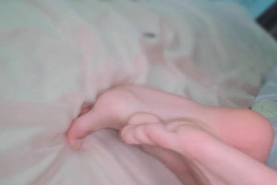 挠脚心-挠脚心玉足挠脚心