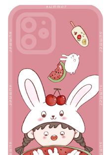 看兔兔吃西瓜的小女孩手机壳设计插画图片壁纸