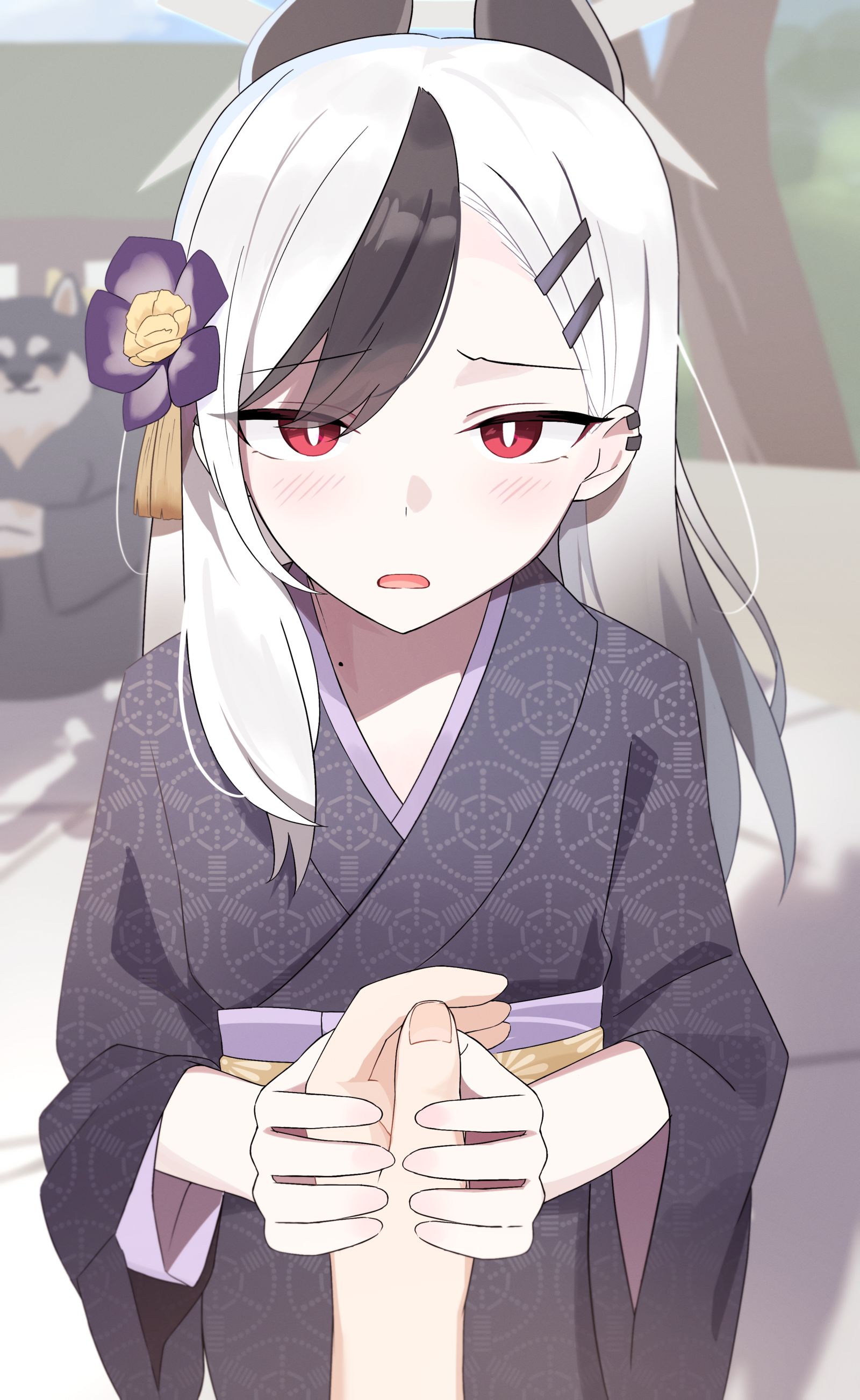 “看，手这么凉啊。。。”