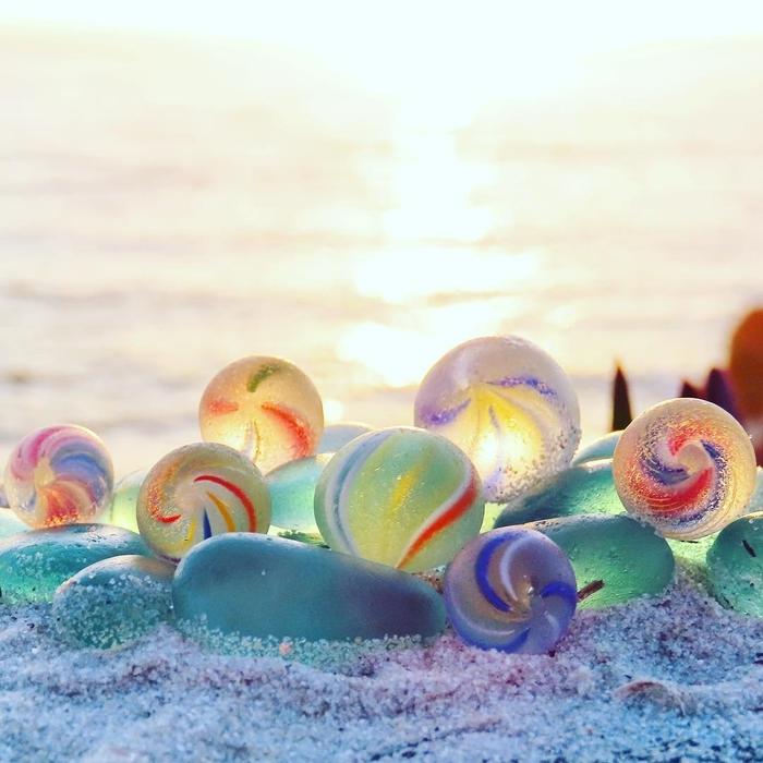 海边的彩色软糖，海玻璃 上色灵感素材插画图片壁纸
