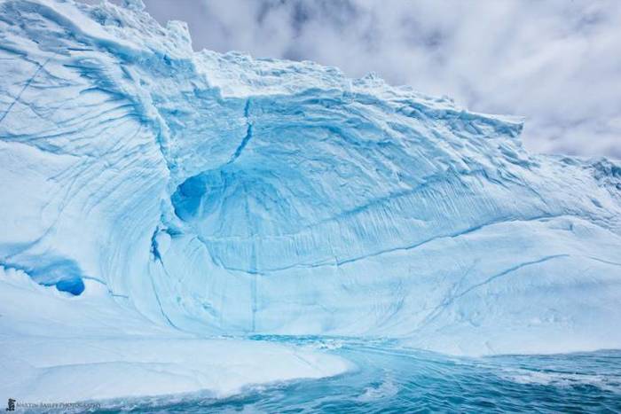 冰山素材，冷色系场景刻画给夏日添一份清凉，摄影师 Martin Bailey 插画图片壁纸